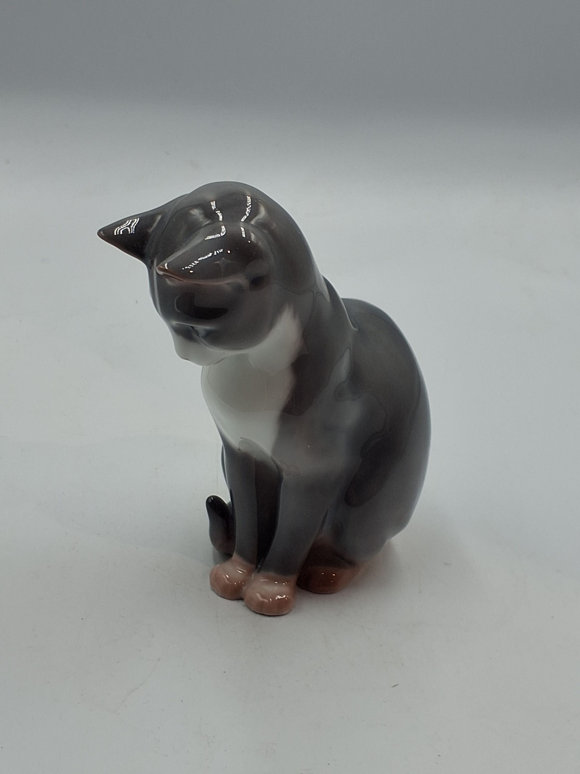 B&G "Siddende kat" 1876